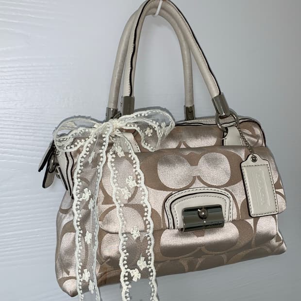 Coach ivory tote bag