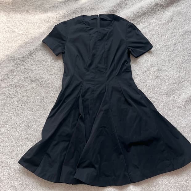 모조에스핀 블랙원피스