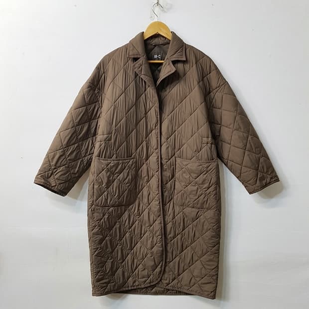 유니클로 C 퀼팅 패딩 롱 코트 모카