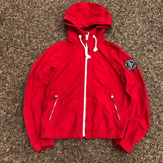아베크롬비 레드 바람막이 후드집업 자켓