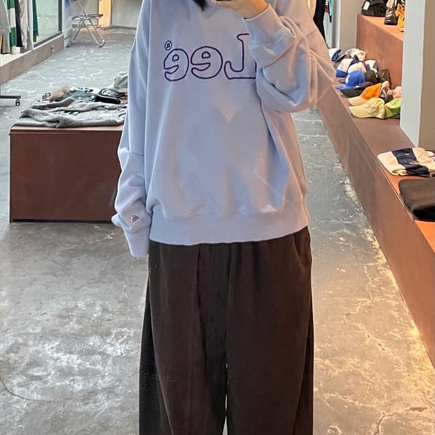 리 자수 빈티지 로고 라이트블루 맨투맨 H934