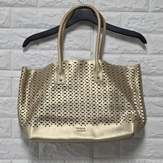 FURLA 훌라 금색 펀칭 숄더백