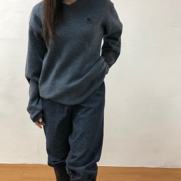 버버리 브이넥 니트