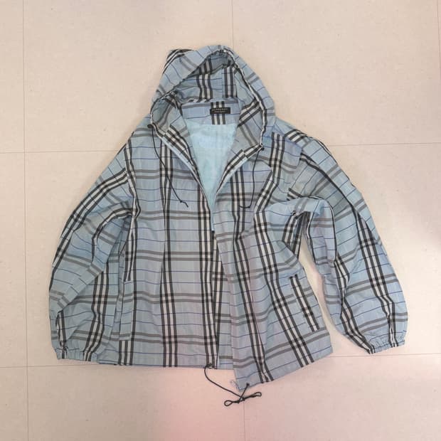 버버리 체크 바람막이