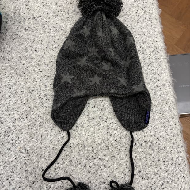 N121. 아디다스 방울비니