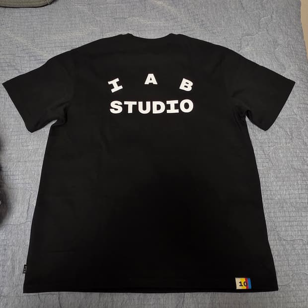 iab 아이앱 스튜디오 10주년 티셔츠 블랙