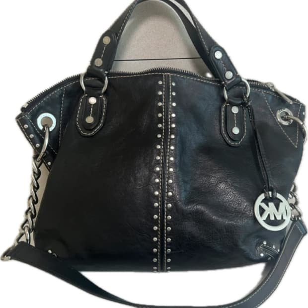 마이클 코어스 스터드 숄더 핸드백