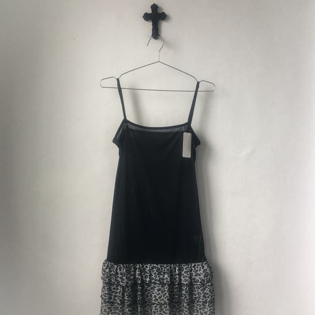 Leopard pattern frill point sleeveless o