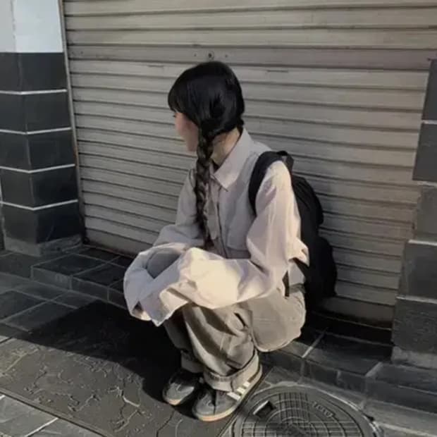 애니원모어 카즈 포켓 크롭 셔츠 연그레이