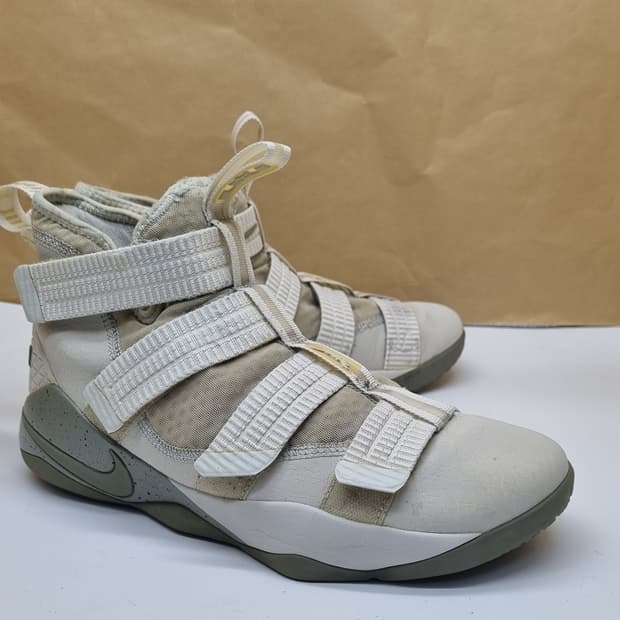 나이키 르브론 솔져11 농구화270