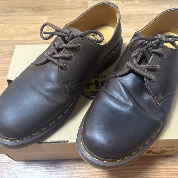 닥터마틴 1461 크레이지호스 다크 브라운 판매합니다.