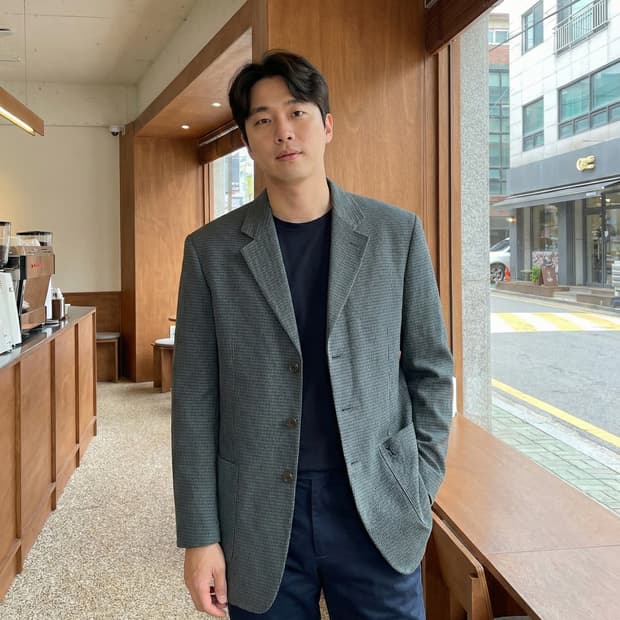 입생로랑(Yves Saint Laurent) 쁘띠 체크 로고 자수 자켓