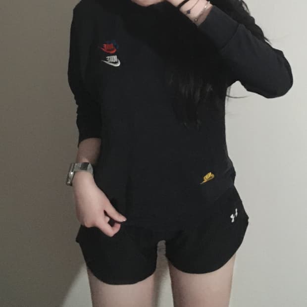 나이키 NSW 에센셜 프렌치 테리 크루넥 블랙