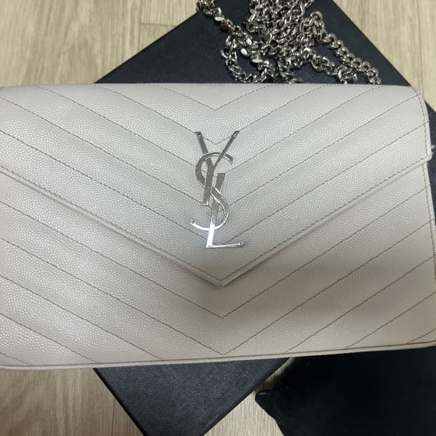 입생로랑 은장 가방