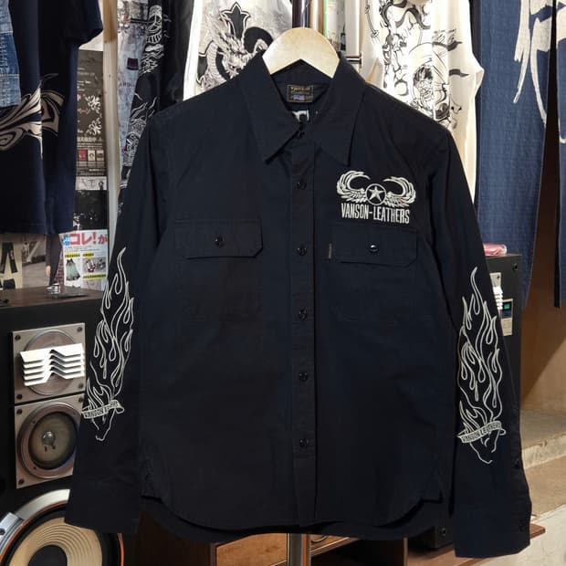 밴슨 레더 스컬 플레임 자수 셔츠