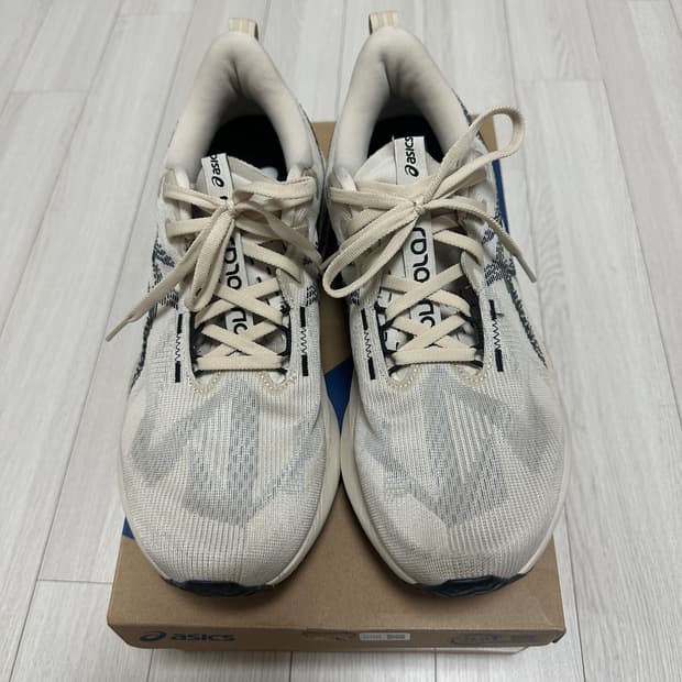 아식스 노바블라스트5 오트밀 275 팝니당