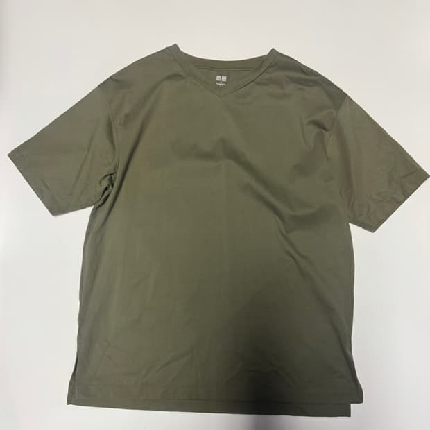 유니클로 X 띠어리 브이넥 반팔 티셔츠 XL 카키