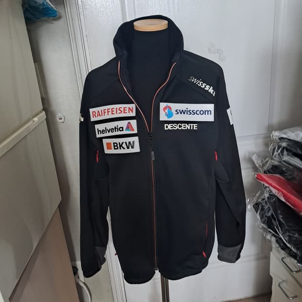 데상트 스위스 스키팀 점퍼 집업95(상태상급)