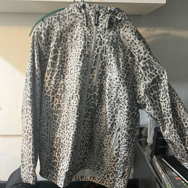 예스아이씨 아우터 판매합니다