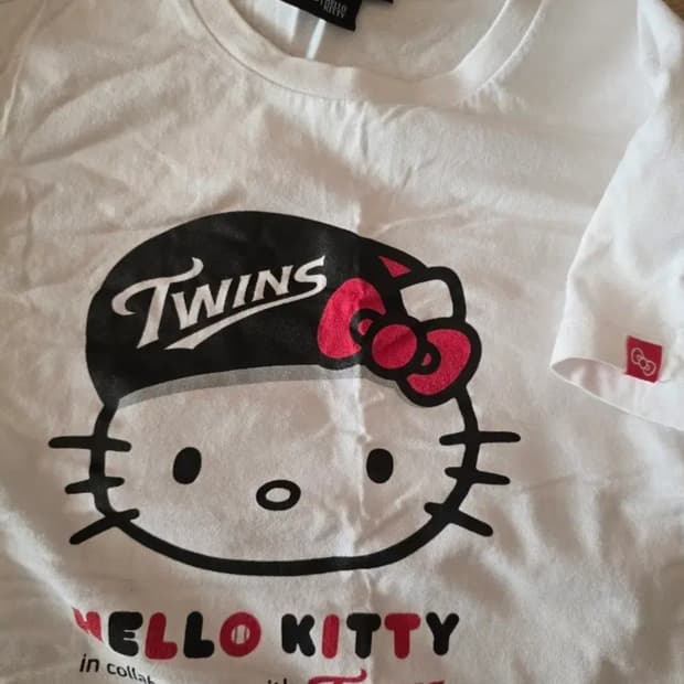 엘지트윈스 헬로키티 반팔티 후드티 헬로트윈스 컬래버