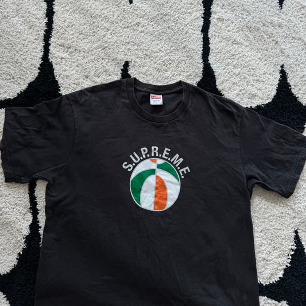 슈프림 반팔 M (총장 65)