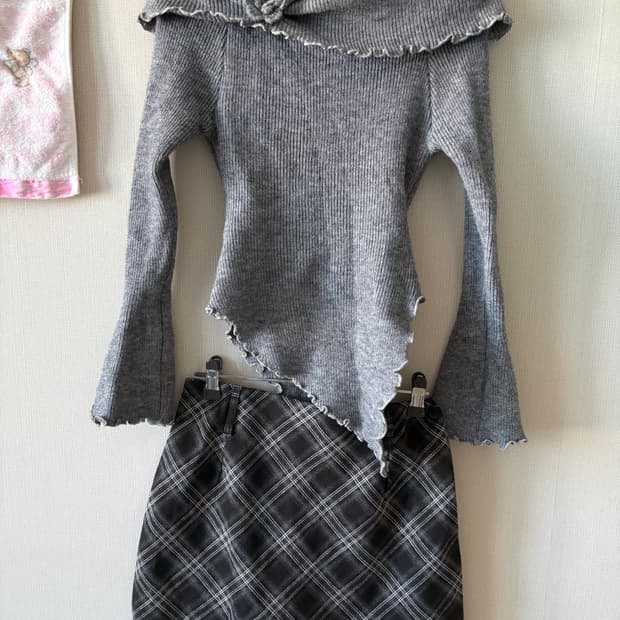 그레이 숄더 코사지 니트, 체크치마 일괄
