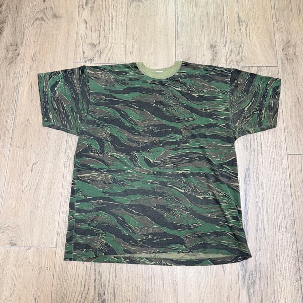 Tiger Camo 싱글 스티치 티