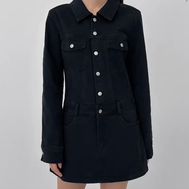 블랙업 뮤즈엘 슬림 버튼 미니 드레스