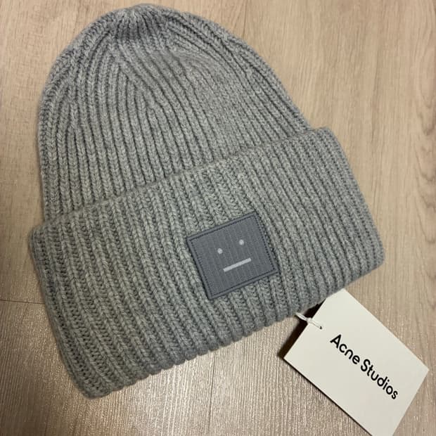 아크네 스튜디오 라지 페이스 로고 비니 라이트 그레이 멜란지