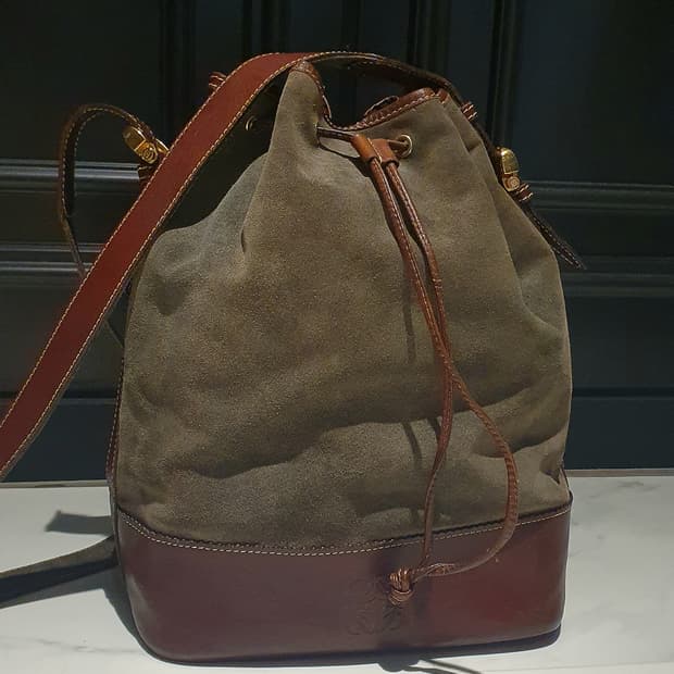 로에베 빈티지 안테 스웨이드 버킷 숄더백