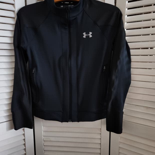 언더아머 런 자켓 S