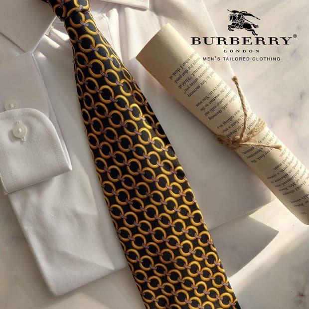버버리 실크 골드&블랙 패턴 넥타이 9.7cm A+등급 K1391
