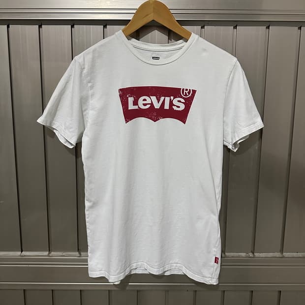 Levi’s White T-shirt
