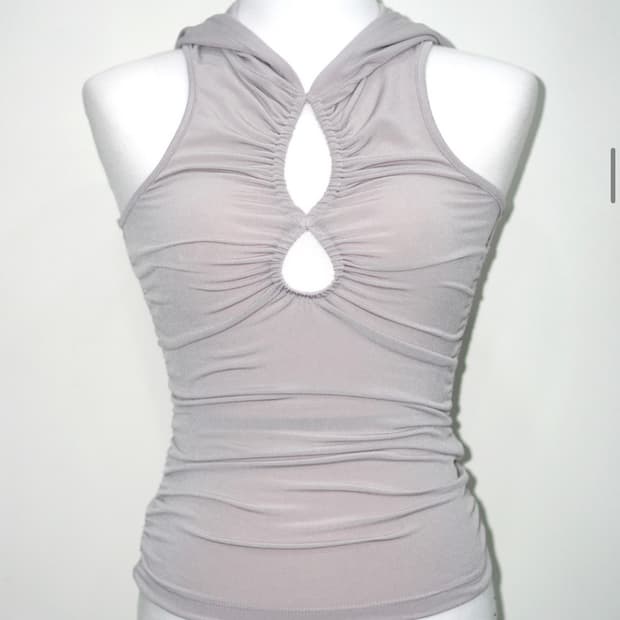 힐다 홀 슬리브리스 후디 [베이지]