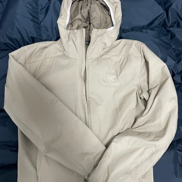 아크테릭스 아톰 후드 스모크블러프 M