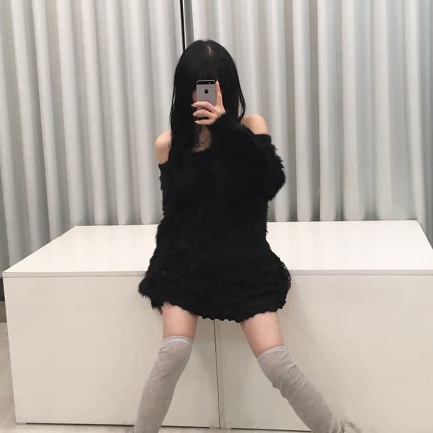 깜냥 앙고라 오프숄더 니트