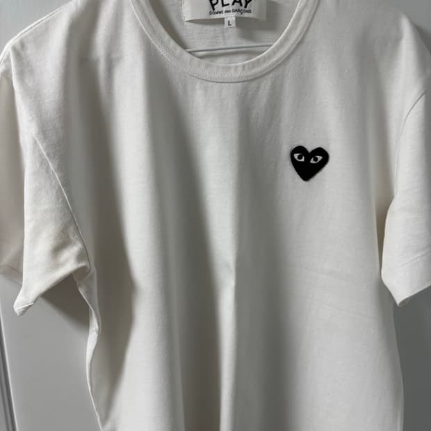 꼼데가르송 반팔 팝니다 (L)