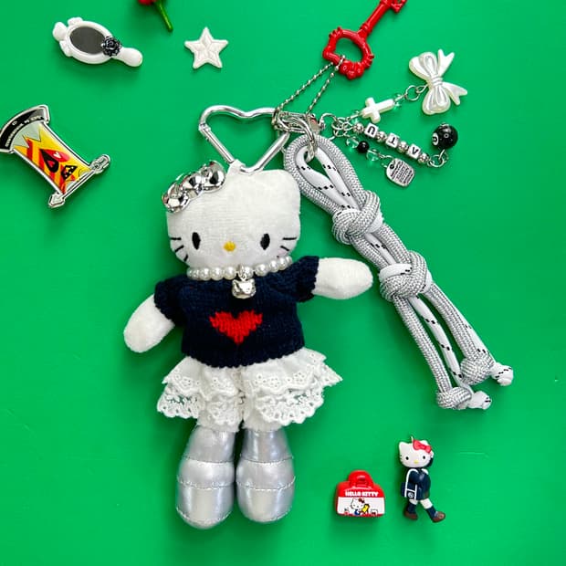 (18)롱다리키티 커스텀키링-💚 그린 하트 키티 — 러블리&캐주얼 무드