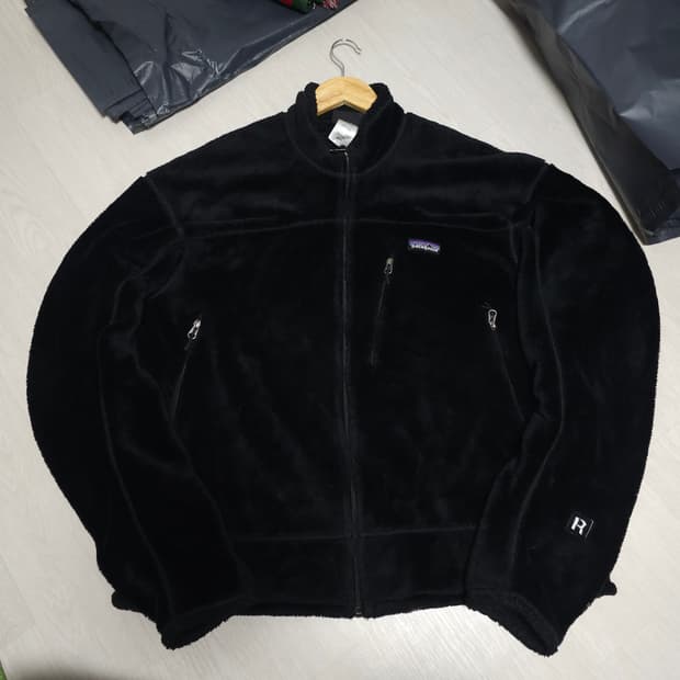 [L] 파타고니아 R4 블랙