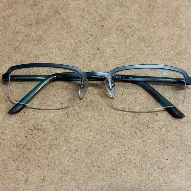 빈티지 안경 (무도수 안경알로 교체 완료됨)