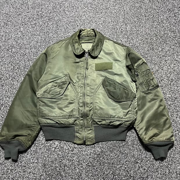 알파 인더스트리 CWU 45/P 플라이트 자켓 