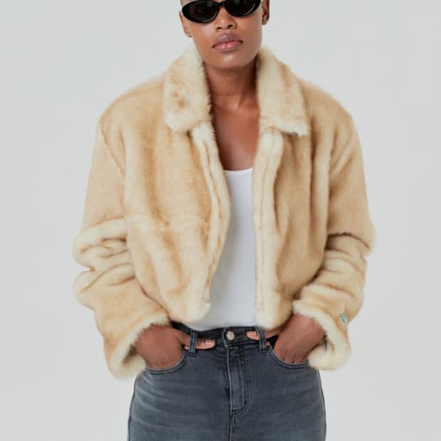 InstantFunk 인스턴트펑크 에코 퍼 크롭 자켓 베이지