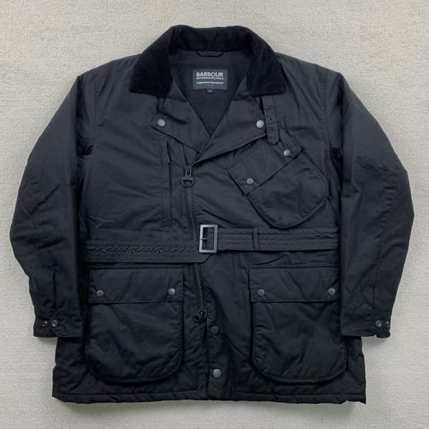 바버x엔지니어드가먼트 인터내셔널 레녹스 왁스 자켓 블랙
