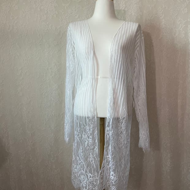     화이트 플리츠 레이스 롱 로브 가디건