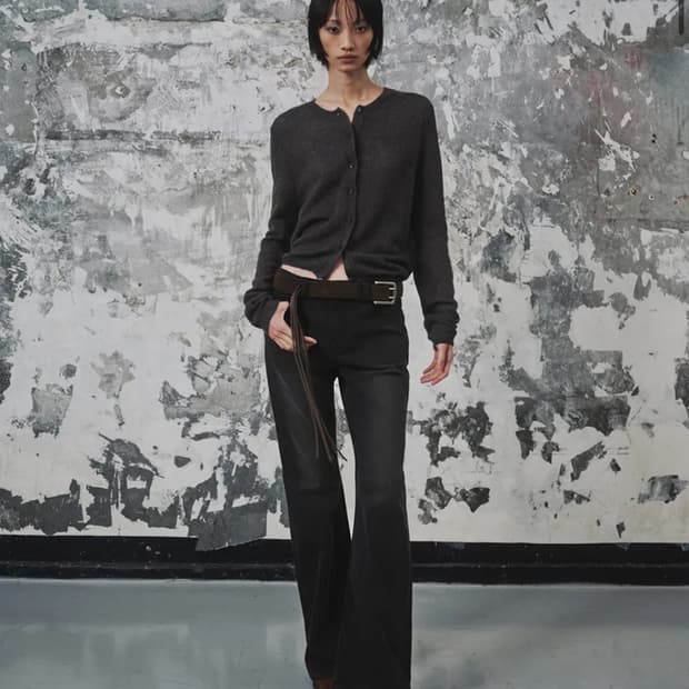 무신사 스탠다드 우먼즈 슬림 플레어 팬츠 워시드 블랙 