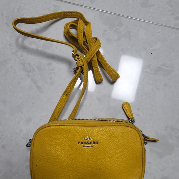 코치 미니백 노랑
