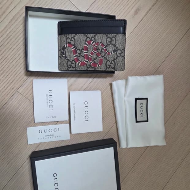 구찌 스네이크 카드지갑 팝니다