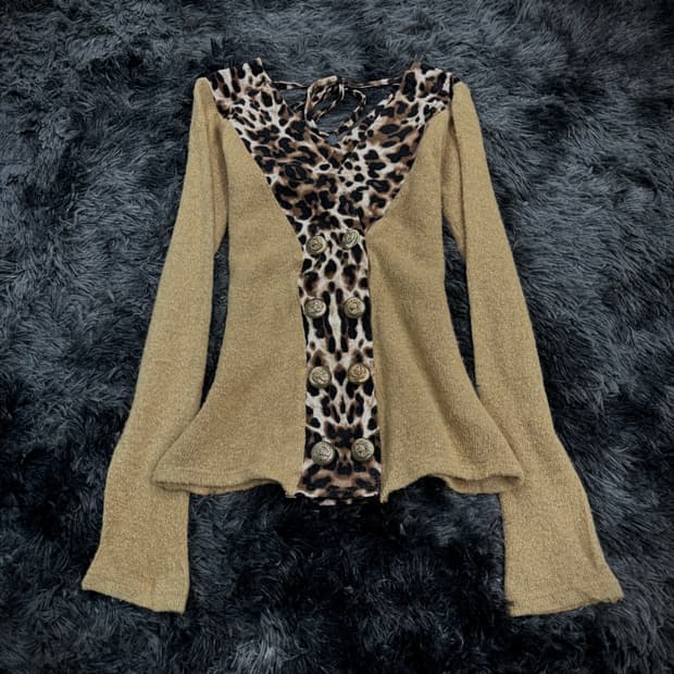 d.i.a. 베이지 호피 금장 가디건