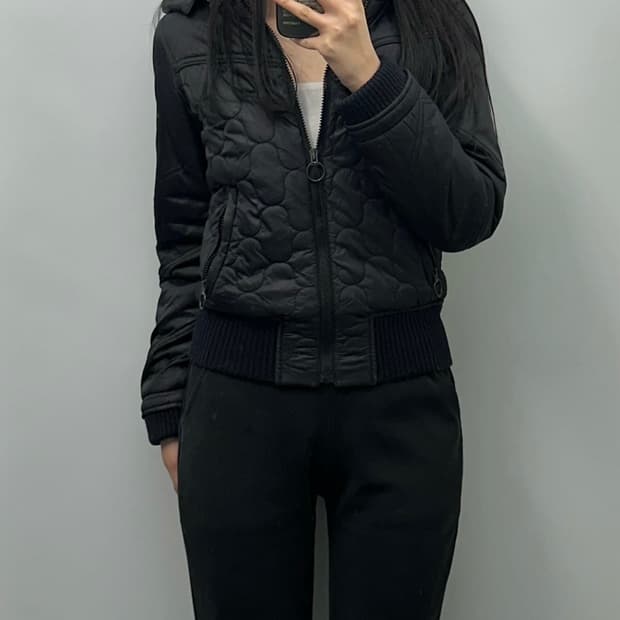 리바이스 블랙 퀄팅 후드 패딩