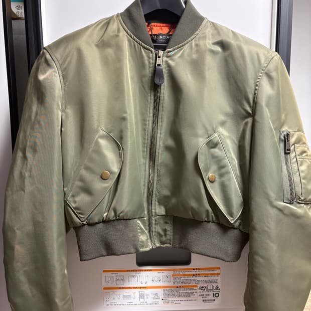 발렌시아가 크롭 봄버[L]